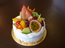 店頭ケーキ（フルーツ盛り、夏）のイメージ